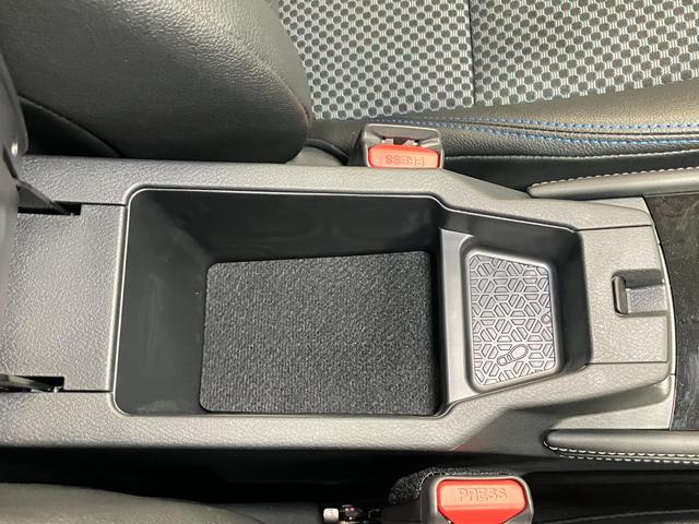 �Z���^�[�R���\�[���{�b�N�X�̒��ɂ������Ղ���[�I�^�]�Ȏ������������ۂĂ܂��I