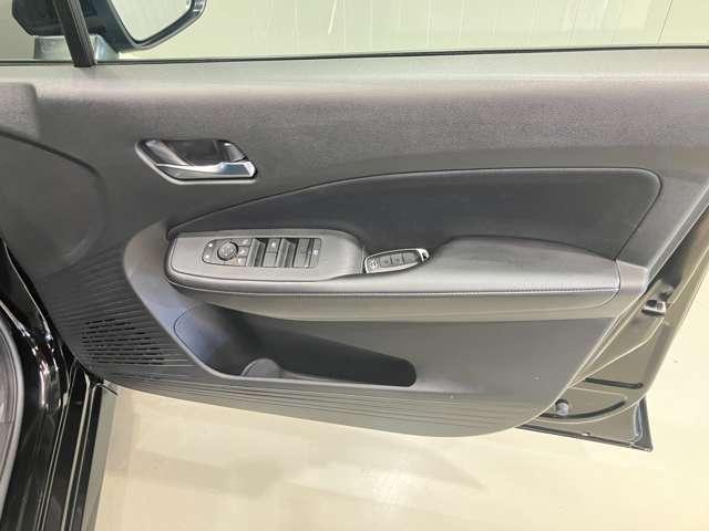 �y�^�]�ȃh�A�z�{�g���z���_�[����[�|�P�b�g���t���Ă���̂ŉ^�]�Ȏ�����X�b�L���ۂĂ܂���