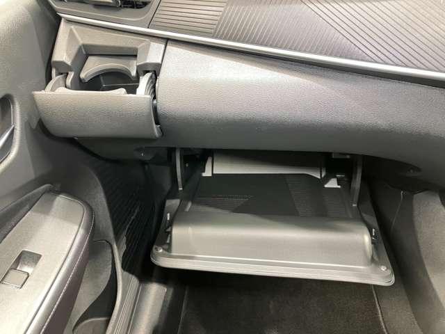 ノート １．２　Ｘ　９０周年記念車　当社社用車アップ・メーカーナビ・プロパイロット・全周囲カメラ・衝突被害軽減ブレーキ・踏み間違い衝突防止アシスト・ハイビームアシスト・前席シートヒーター・インテリジェントルームミラー（32枚目）