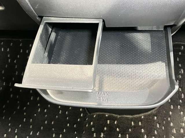 �����o�����̃g���C�ƃJ�b�v�z���_�[���t���Ă���̂ŕ֗��ł���