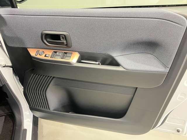 �y�^�]�ȃh�A�z�{�g���z���_�[����[�|�P�b�g���t���Ă���̂ŉ^�]�Ȏ�����X�b�L���ۂĂ܂���