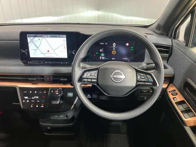 �y�n���h���X�C�b�`�z�n���h�������𗣂����ƂȂ��A�I�[�f�B�I�̉��ʂ�`�����l���ύX�����茳�łł���X�e�A�����O�X�C�b�`�t��