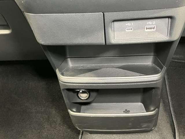 �t�r�a�d���\�P�b�g�i�^�C�v�`�@�P�A�^�C�v�b�@�P�j�t���Ȃ̂ŁA�ԓ��ł��X�}�z�̏[�d���ł��܂���