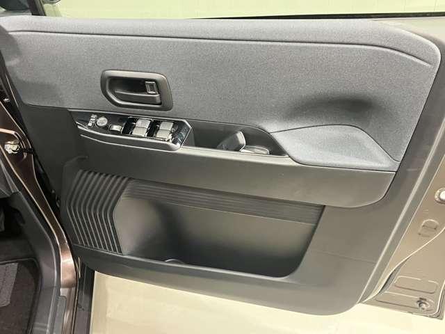 �y�^�]�ȃh�A�z�{�g���z���_�[����[�|�P�b�g���t���Ă���̂ŉ^�]�Ȏ�����X�b�L���ۂĂ܂���