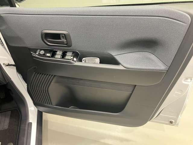 �y�^�]�ȃh�A�z�{�g���z���_�[����[�|�P�b�g���t���Ă���̂ŉ^�]�Ȏ�����X�b�L���ۂĂ܂���