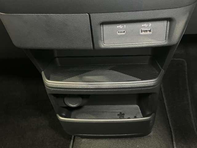 �t�r�a�d���\�P�b�g�i�^�C�v�`�@�P�A�^�C�v�b�@�P�j�t���Ȃ̂ŁA�ԓ��ł��X�}�z�̏[�d���ł��܂���