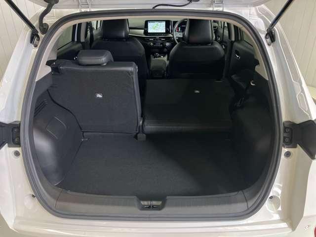 オーラ 1.2 G レザーエディション 当社社用車アップ・メーカーナビ・全周囲カ(11枚目)