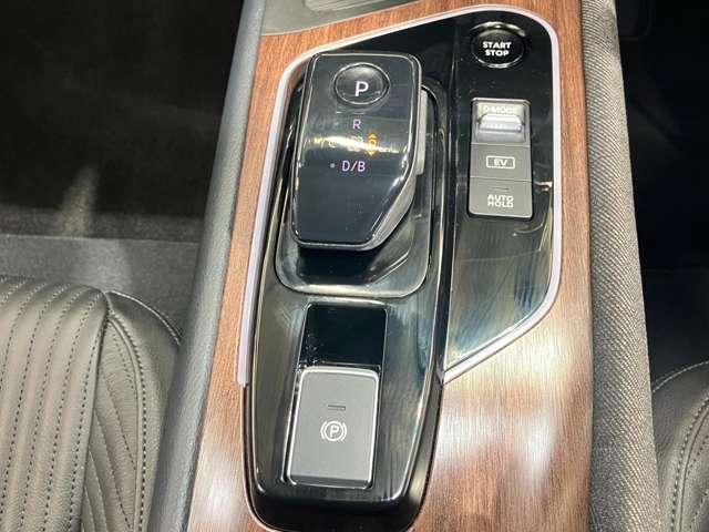 オーラ 1.2 G レザーエディション 当社社用車アップ・メーカーメモリーナビ・(27枚目)