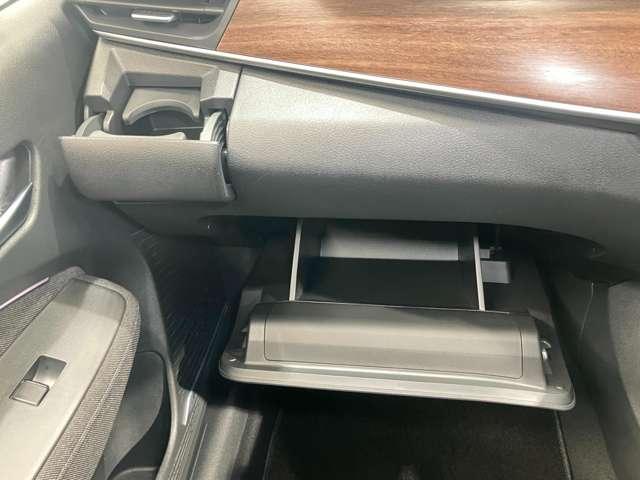 オーラ 1.2 G レザーエディション 当社社用車アップ・メーカーメモリーナビ・(29枚目)