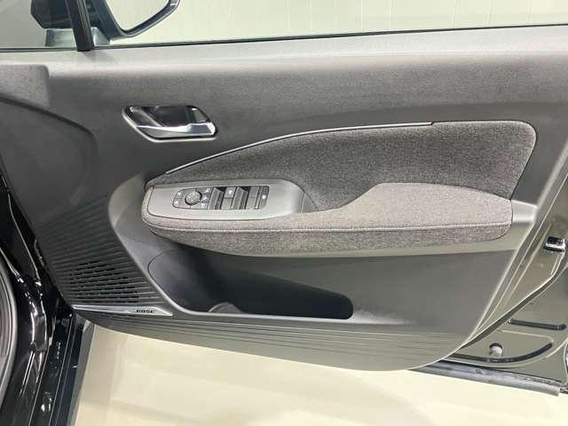 オーラ 1.2 G レザーエディション 当社社用車アップ・メーカーメモリーナビ・(41枚目)