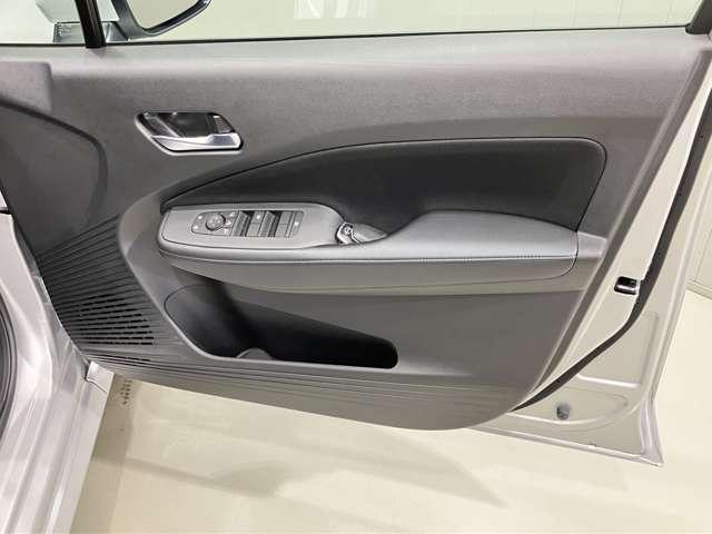 �y�^�]�ȃh�A�z�{�g���z���_�[����[�|�P�b�g���t���Ă���̂ŉ^�]�Ȏ�����X�b�L���ۂĂ܂���