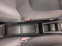 運転席・助手席の間に小物入れがあります。細々したものが入れれるので便利で使い勝手がいいですよ