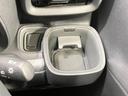運転席のドリンクホルダーです。手のとどきやすい位置にあるので便利です