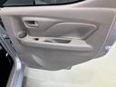【後部座席ドア】ボトルホルダーがあるのでゆっくりくつろげます♪