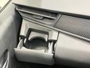 運転席・助手席のドリンクホルダーです。手のとどきやすい位置にあるので便利です