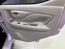 【後部座席ドア】ボトルホルダーがあるのでゆっくりくつろげます♪
