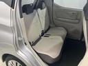 大人４人でも余裕で座れる十分な室内幅を確保。ご夫婦やお友達同士で並んでもゆったりと寛げます。後部座席は膝まわりのスペースが広く脚げ組めるほどの広さ♪