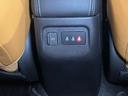アームレスト後ろにはＵＳＢソケットを装備！後席でも携帯を充電することができます！