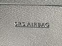 【ニーエアバック】運転席足元には事故の衝撃から守るエアバックが付いています！