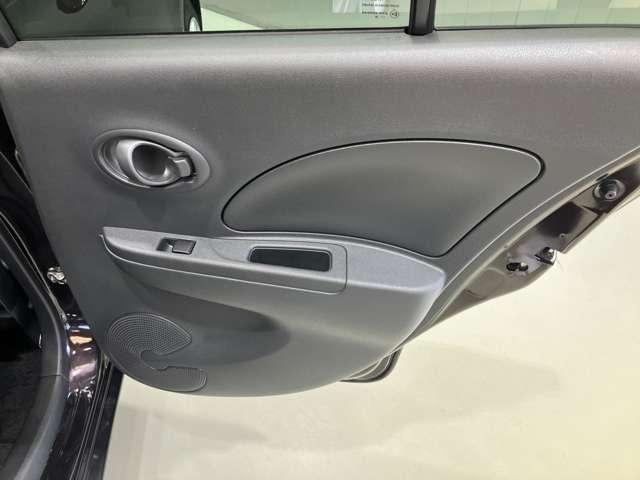 マーチ Ｓ　１．２　Ｓ　日産純正メモリーナビ・横滑り防止機能・プラスチックバイザー・ヘッドライトレベライザー・マニュアルエアコン・取り扱い説明書・パワーウインドウ（11枚目）