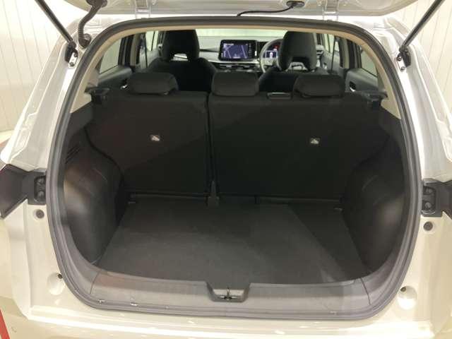 【ラゲッジルーム】大きく広げた幅は大きな荷物も積みやすくなっています！
