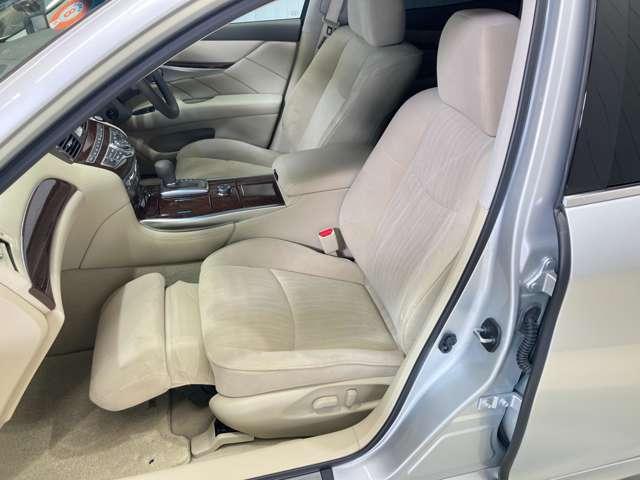 フーガ 250GT 2.5 250GT メーカーHDDナビ・アラウンドビューモニター・衝突被害軽減ブレーキ・クルーズコントロール・前席パワーシート・ETC・LEDヘッドライト(17枚目)