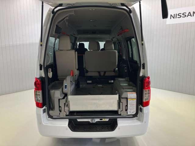 キャラバン 当社試乗車アップ・車いす2名仕様・ディスプレイオーディオ・全周囲カメラ・オートステップ・衝突被害軽減ブレーキ・リヤヒーター・リヤクーラー(9枚目)