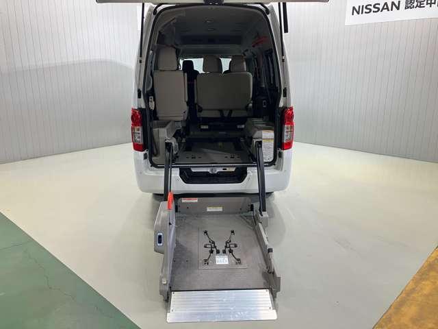 キャラバン 当社試乗車アップ・車いす2名仕様・ディスプレイオーディオ・全周囲カメラ・オートステップ・衝突被害軽減ブレーキ・リヤヒーター・リヤクーラー(10枚目)