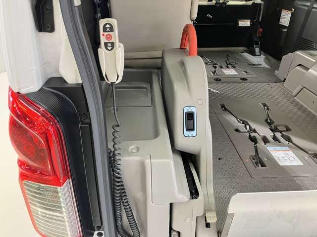 キャラバン 当社試乗車アップ・車いす2名仕様・ディスプレイオーディオ・全周囲カメラ・オートステップ・衝突被害軽減ブレーキ・リヤヒーター・リヤクーラー(12枚目)
