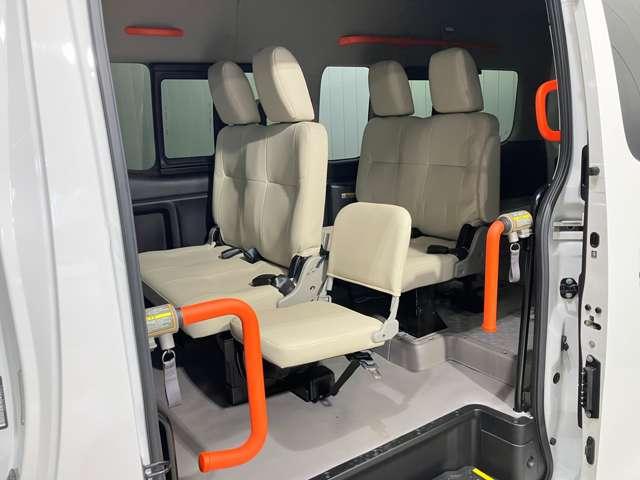 キャラバン 当社試乗車アップ・車いす2名仕様・ディスプレイオーディオ・全周囲カメラ・オートステップ・衝突被害軽減ブレーキ・リヤヒーター・リヤクーラー(17枚目)