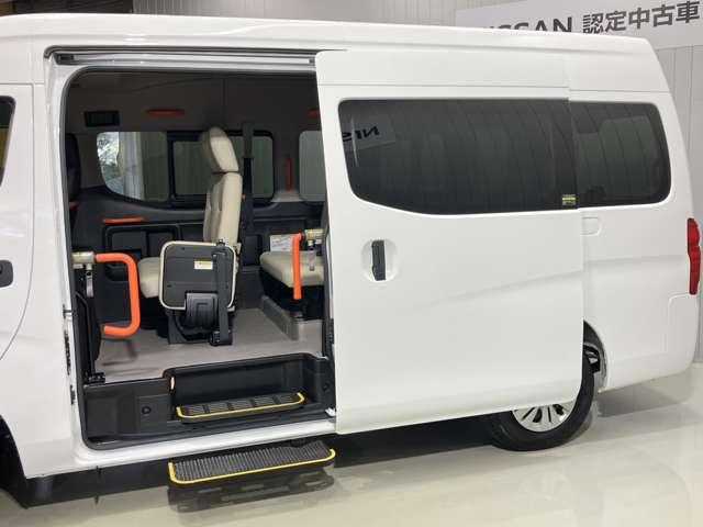 キャラバン 当社試乗車アップ・車いす2名仕様・ディスプレイオーディオ・全周囲カメラ・オートステップ・衝突被害軽減ブレーキ・リヤヒーター・リヤクーラー(18枚目)