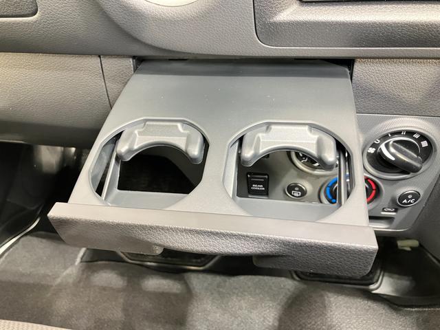 キャラバン 当社試乗車アップ・車いす2名仕様・ディスプレイオーディオ・全周囲カメラ・オートステップ・衝突被害軽減ブレーキ・リヤヒーター・リヤクーラー(33枚目)