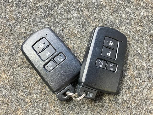 �y�C���e���W�F���g�L�[�z�Q�{���������t���Ă��܂��@�X�y�A�L�[�Ƃ��ĕۊǂ��������Ă��Ă������ł����A���v�w�ł��ꂼ��P�{�Â����������������Ƃ��ł��܂��I