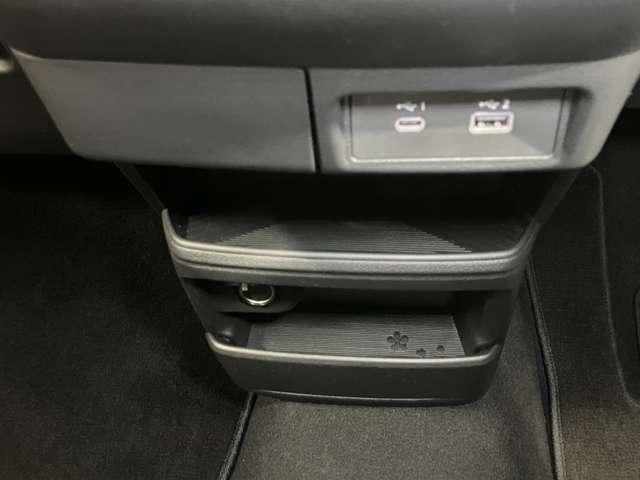 �t�r�a�d���\�P�b�g�i�^�C�v�`�@�P�A�^�C�v�b�@�P�j�t���Ȃ̂ŁA�ԓ��ł��X�}�z�̏[�d���ł��܂���