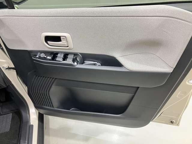 �y�^�]�ȃh�A�z�{�g���z���_�[����[�|�P�b�g���t���Ă���̂ŉ^�]�Ȏ�����X�b�L���ۂĂ܂���