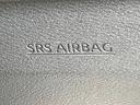 【ニーエアバック】運転席足元には事故の衝撃から守るエアバックが付いています!