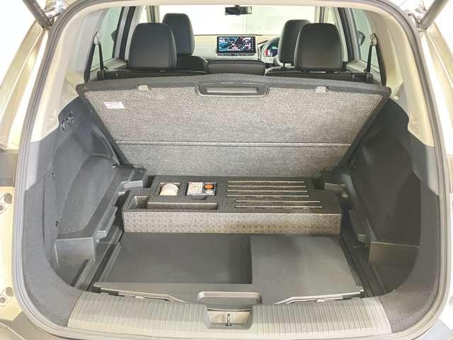エクストレイル Ｇ　ｅ－４ＯＲＣＥ　１．５　Ｇ　ｅ－４ＯＲＣＥ　４ＷＤ　展示試乗車アップ　プロパイロット機能＆メ－カ－ナビ・全周囲カメラ・全席シートヒ－タ－・パワ－シ－ト・１００ＶＡＣ電源・オートバックドア・ＬＥＤヘッドライト・ＥＴＣ付（16枚目）