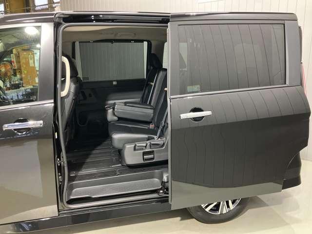 セレナ ハイウェイスターＶ　２．０　ハイウェイスターＶ　展示試乗車アップ　プロパイロット機能＆メ－カ－ナビ・全周囲カメラ・両側電動スライドドア・前後ドラレコ・ＬＥＤヘッドライト・ＬＥＤフォグランプ・フロア－カ－ペット・ＥＴＣ付（13枚目）