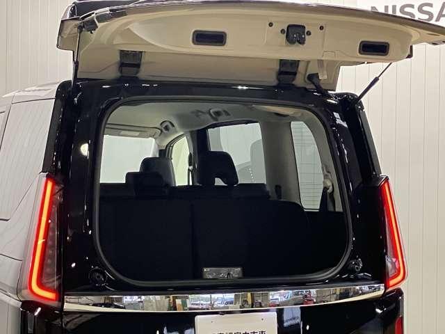 セレナ ハイウェイスターＶ　２．０　ハイウェイスターＶ　展示試乗車アップ　プロパイロット機能＆メ－カ－ナビ・全周囲カメラ・両側電動スライドドア・前後ドラレコ・ＬＥＤヘッドライト・ＬＥＤフォグランプ・フロア－カ－ペット・ＥＴＣ付（16枚目）