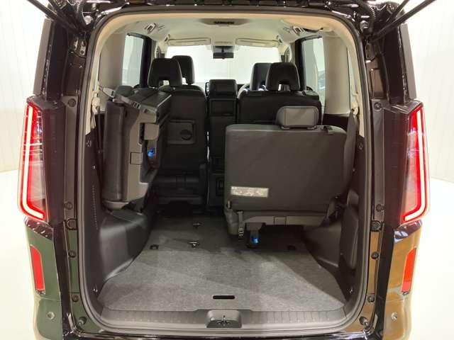セレナ ハイウェイスターＶ　２．０　ハイウェイスターＶ　展示試乗車アップ　プロパイロット機能＆メ－カ－ナビ・全周囲カメラ・両側電動スライドドア・前後ドラレコ・ＬＥＤヘッドライト・ＬＥＤフォグランプ・フロア－カ－ペット・ＥＴＣ付（18枚目）