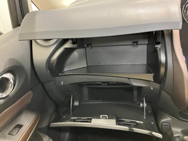 ノート e-パワー メダリスト 1.2 e-POWER メダリスト 衝突被害軽減ブレ-キ&踏み間違い防止アシスト・CDチューナ-・全周囲カメラ・スマートル-ムミラ-・アダプティブクル-ズコントロ-ル・LEDヘッドライト・フォグランプ(32枚目)