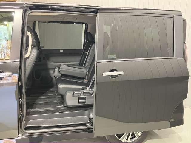 セレナ ハイウェイスターV 2.0 ハイウェイスターV 展示試乗車アップ プロパイロット機能&メ-カ-ナビ・全周囲カメラ・両側電動スライドドア・前後ドラレコ・LEDヘッドライト・LEDフォグランプ・SOSコ-ル・ETC2.0付(12枚目)