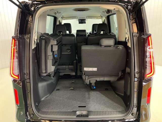 セレナ ハイウェイスターV 2.0 ハイウェイスターV 展示試乗車アップ プロパイロット機能&メ-カ-ナビ・全周囲カメラ・両側電動スライドドア・前後ドラレコ・LEDヘッドライト・LEDフォグランプ・SOSコ-ル・ETC2.0付(17枚目)