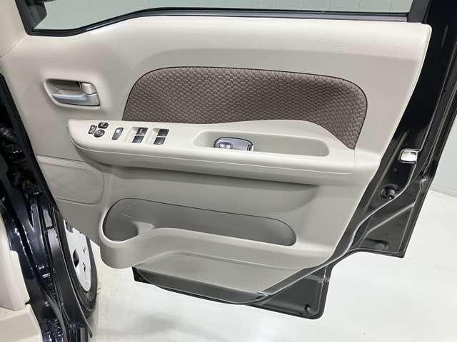 �p���|�E�C���h�E���t���āA�����^�b�`�ŃK���X�̏グ�������o����̂ŕ֗��ł��B