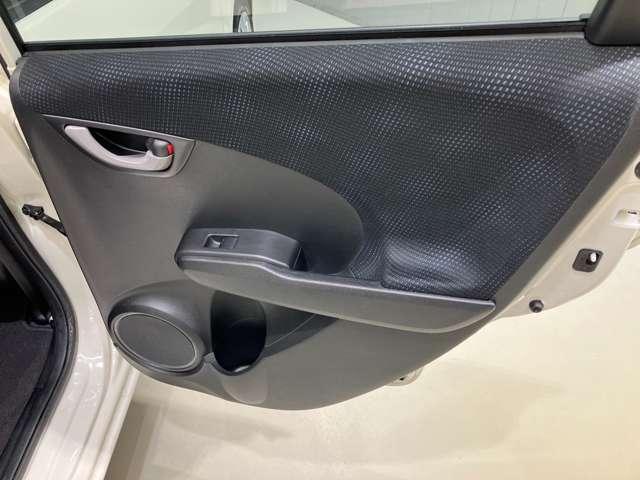 �y�^�]�ȃh�A�z�{�g���z���_�[����[�|�P�b�g���t���Ă���̂ŉ^�]�Ȏ�����X�b�L���ۂĂ܂���