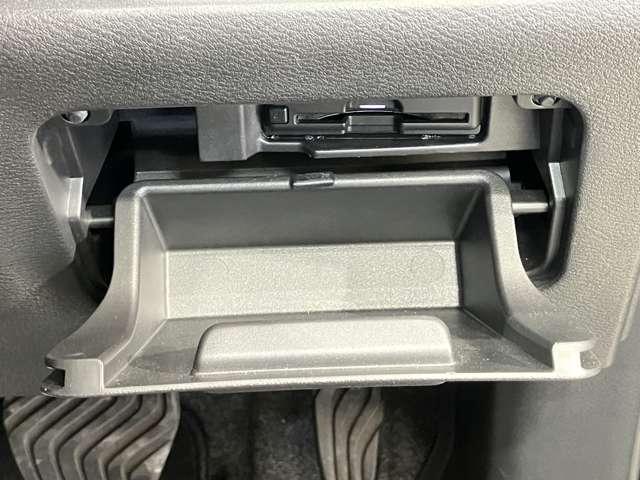 ������̉��ɂd�s�b���t���Ă��܂��̂ŁA���i�͊O���猩���Ȃ��Ȃ��Ă��܂��B