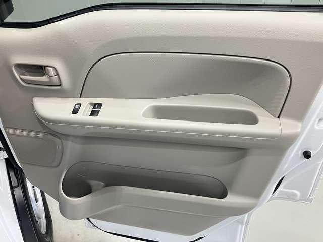 �y�^�]�ȃh�A�z�{�g���z���_�[����[�|�P�b�g���t���Ă���̂ŉ^�]�Ȏ�����X�b�L���ۂĂ܂���