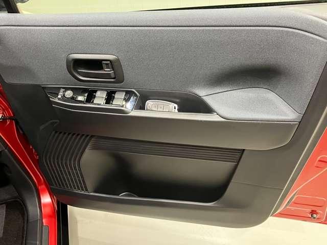 �y�^�]�ȃh�A�z�{�g���z���_�[����[�|�P�b�g���t���Ă���̂ŉ^�]�Ȏ�����X�b�L���ۂĂ܂���