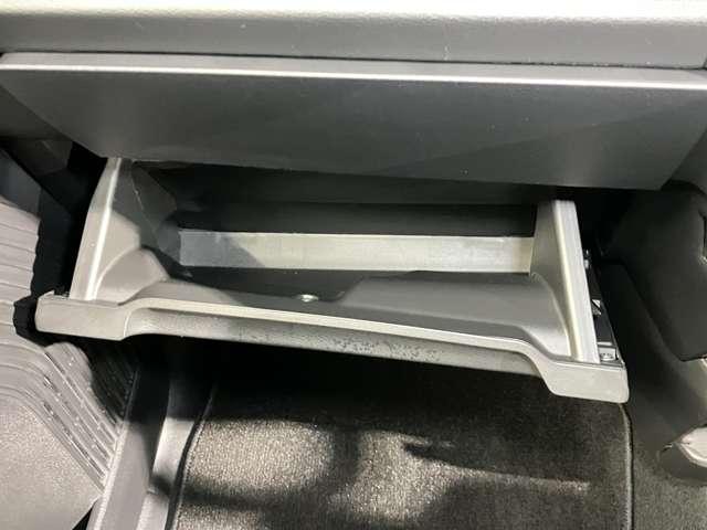 �Ԍ��؂ȂǓ�����O���[�{�b�N�X���Ԍ��؂͂������}�ȉJ�ɔ����Đ܂肽���ݎP�����[����̂��I�X�X���ł���