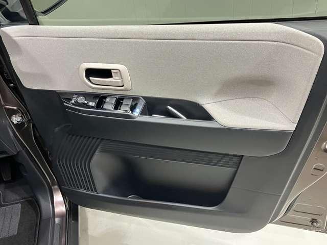 �y�^�]�ȃh�A�z�{�g���z���_�[����[�|�P�b�g���t���Ă���̂ŉ^�]�Ȏ�����X�b�L���ۂĂ܂���